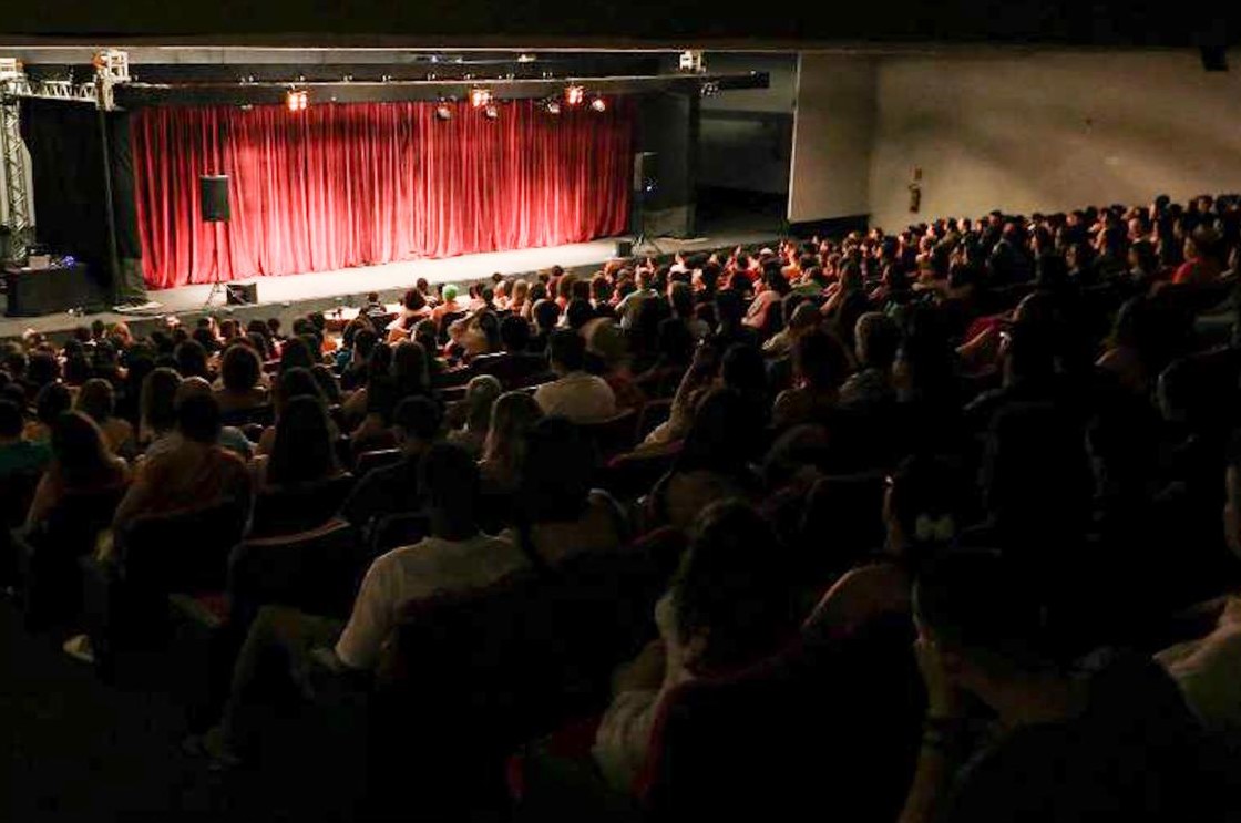 Cerca de 650 pessoas prestigiam apresentação de ‘O Santo e a Porca’ da Cia de Teatro Fernanda Montenegro