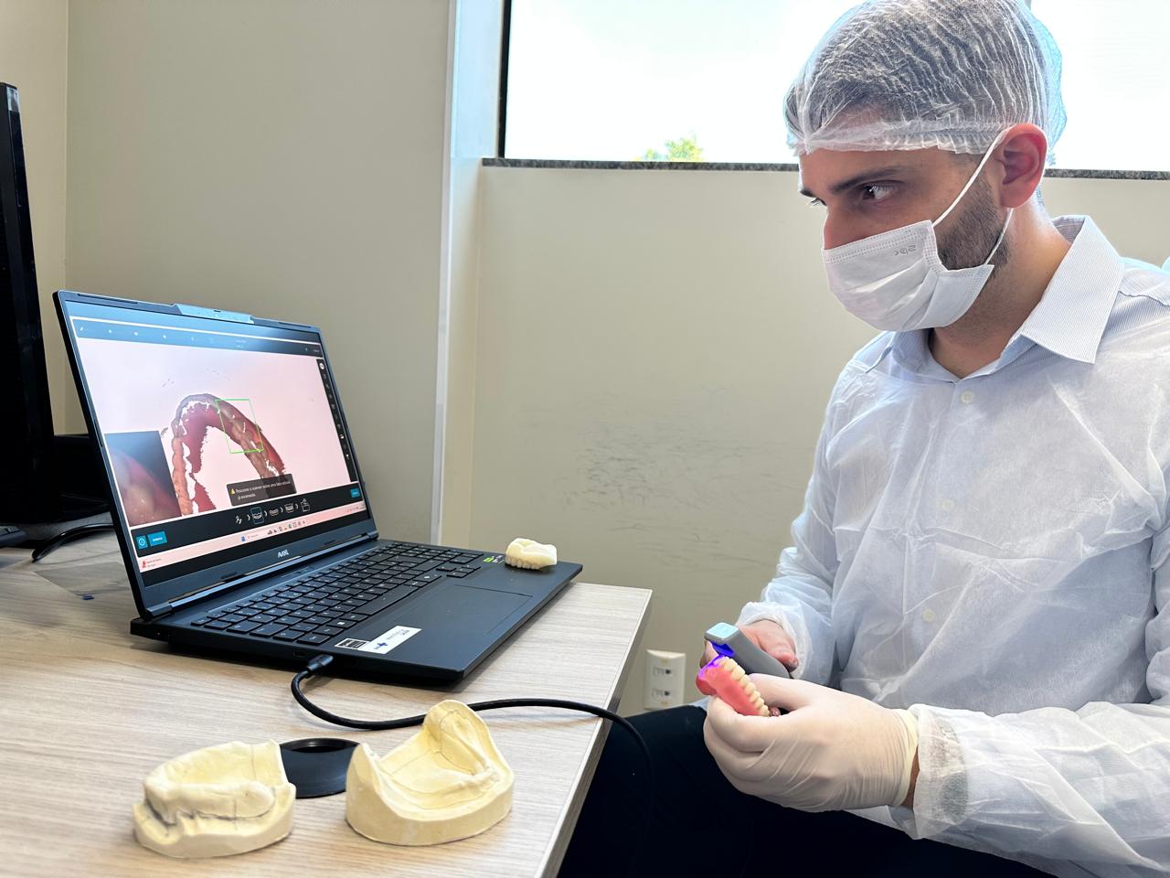 Palmas recebe equipamentos de saúde bucal que vão agilizar a produção de próteses dentárias na Capital
