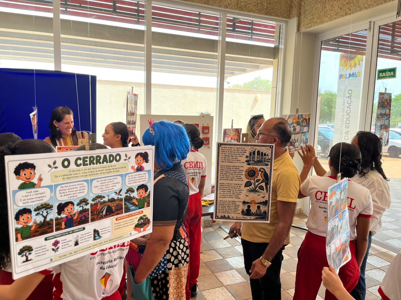 Semed recebe exposição de artes produzidas por estudantes da rede com uso de inteligência artificial