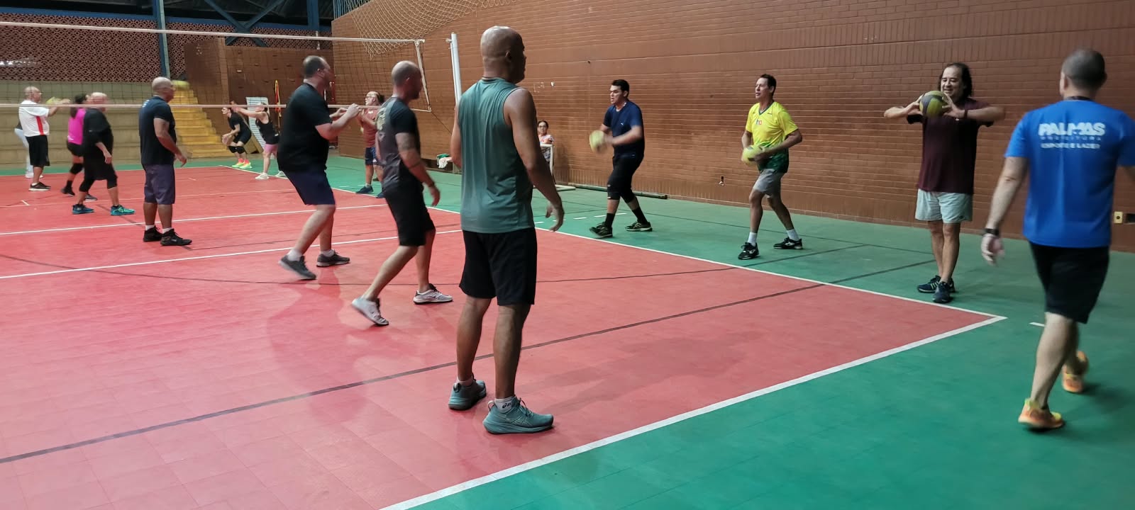 Projeto Vó Vôlei abre turma para pessoas a partir de 45 anos