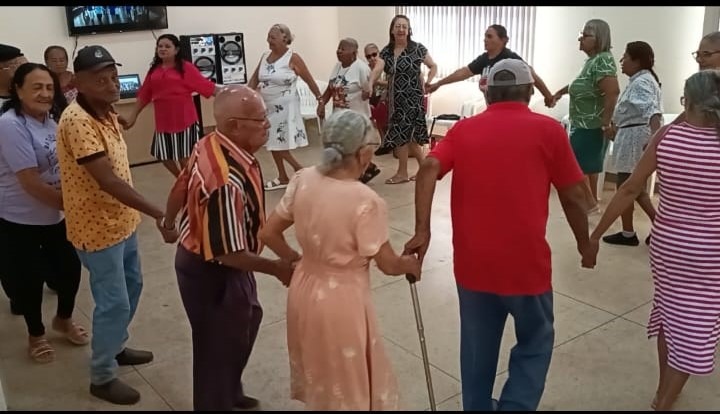 Movimento e memória marcam atividade com pessoas idosas do Cras Karajá I