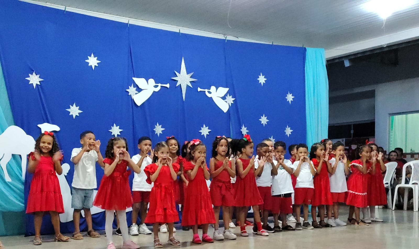 Cmei Castelo Encantado realiza Cantata de Natal e emociona familiares e comunidade