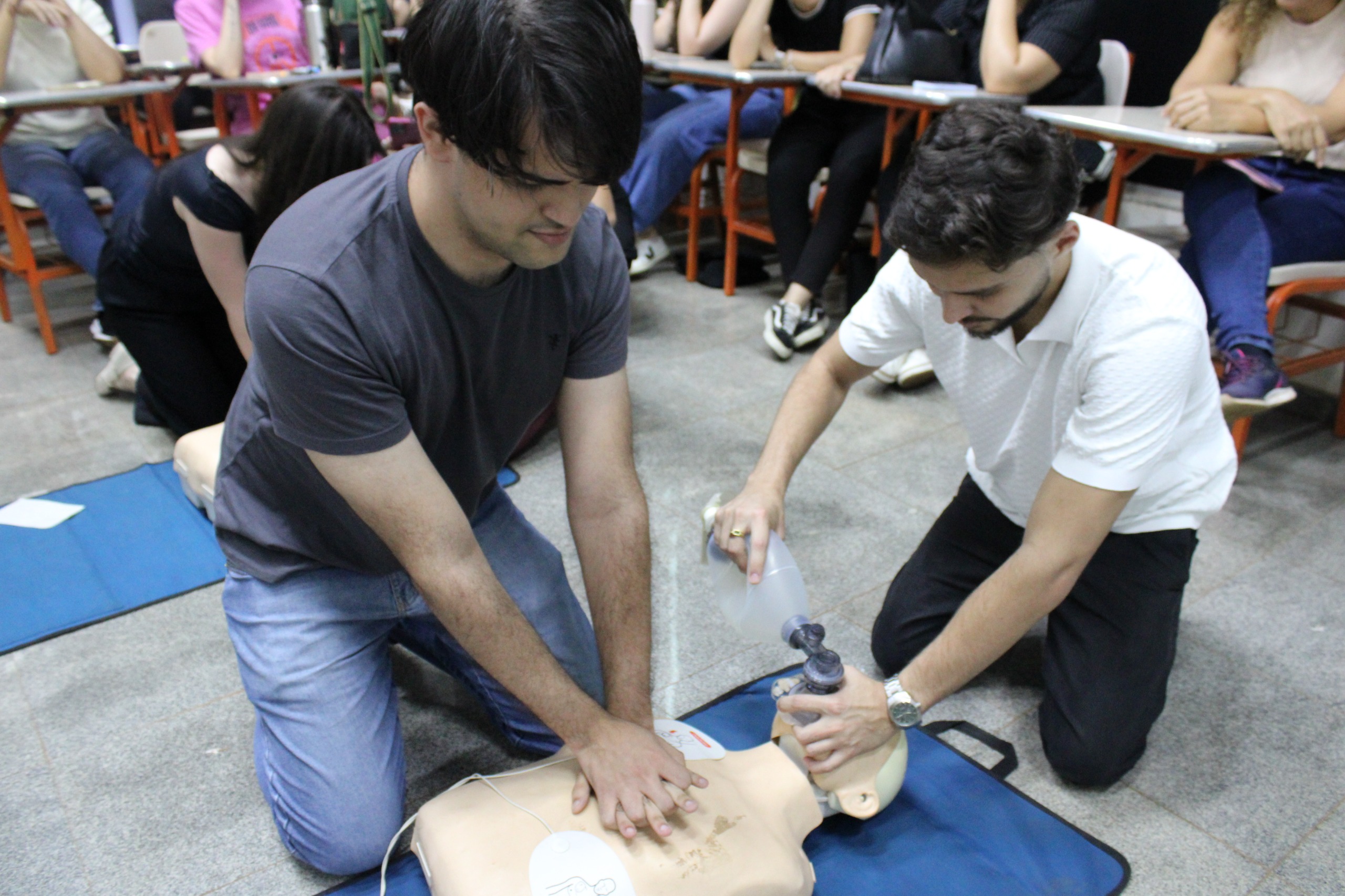 Curso de Suporte Básico de Vida capacita novos residentes de Medicina de Família e Comunidade em Palmas