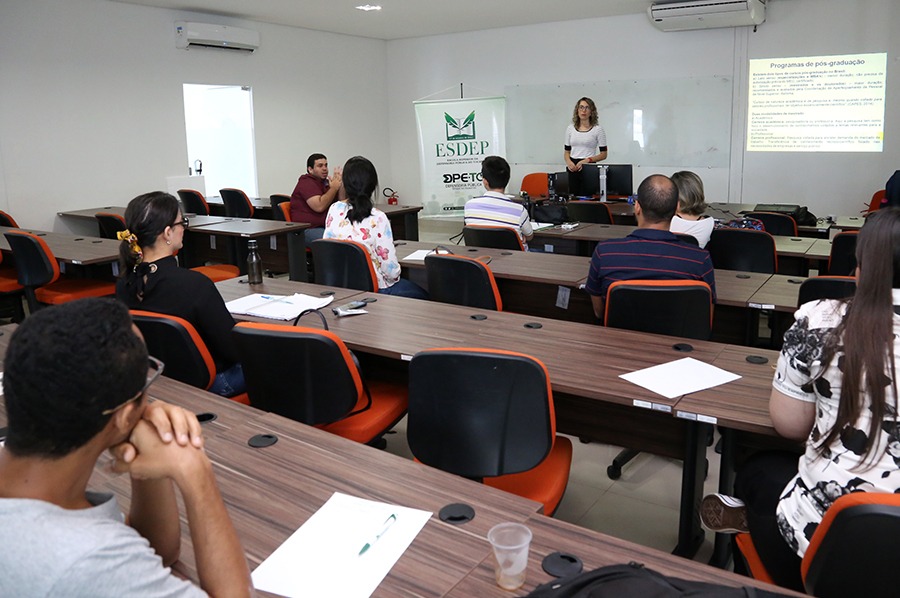 Servidores aprendem estratégias para desenvolvimento de projetos de pesquisa