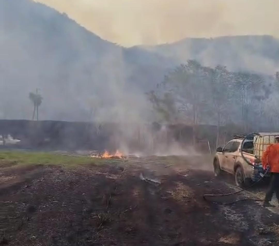 Três incendios de grandes proporções próximos das casas