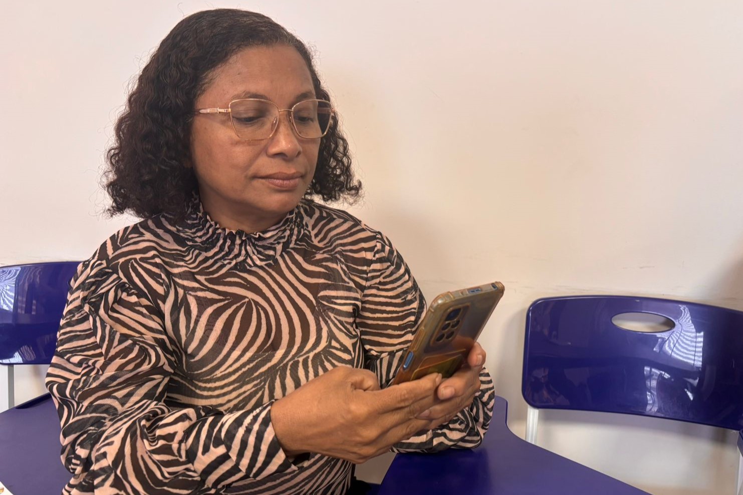 Professora Isa Cruz,  acompanhou atentamente as orientações e aprovou a temática abordada Foto: Iolete Marques