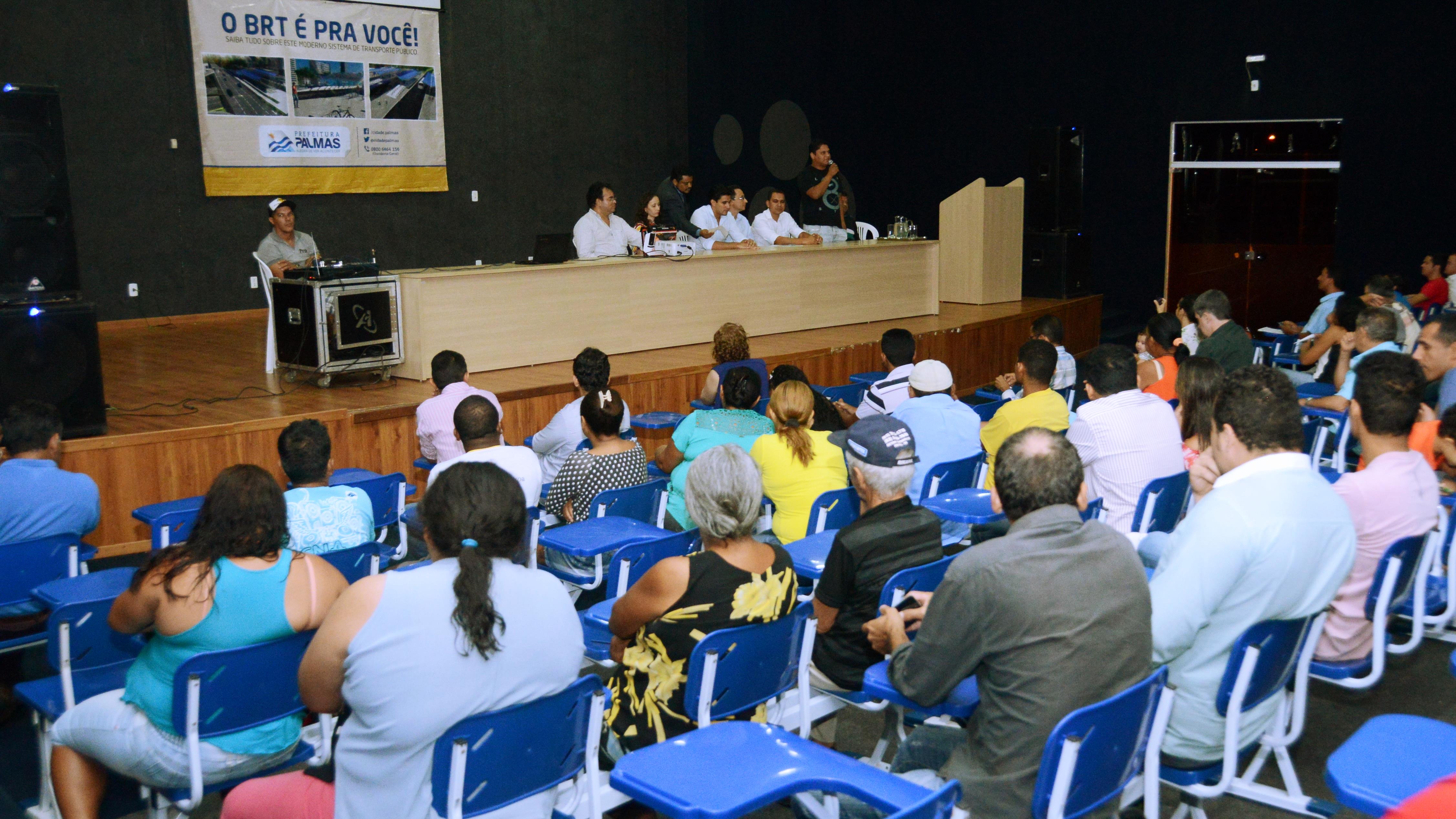 Moradores da região Sul participam de reunião sobre o BRT