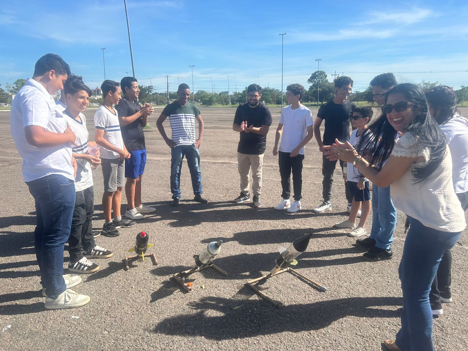 Alunos se destacaram com o lançamento de um foguete que alcançou 193 metros de distância