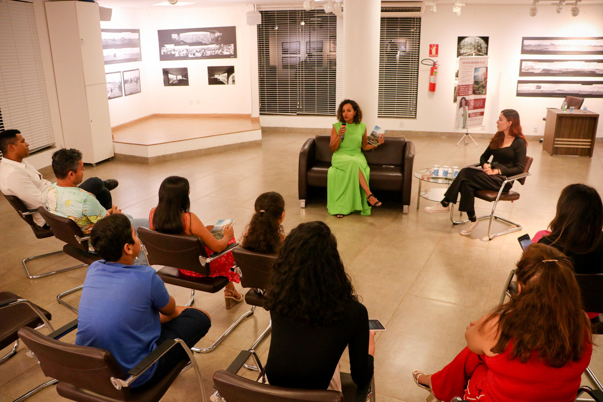 Escritora lança o livro ‘Eu Sou Em Cristo’ na 21ª da Roda literária