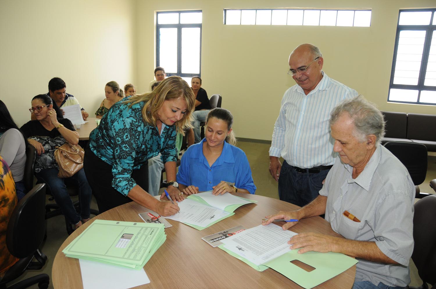 Microempreendedores recebem aporte de capital para investimento