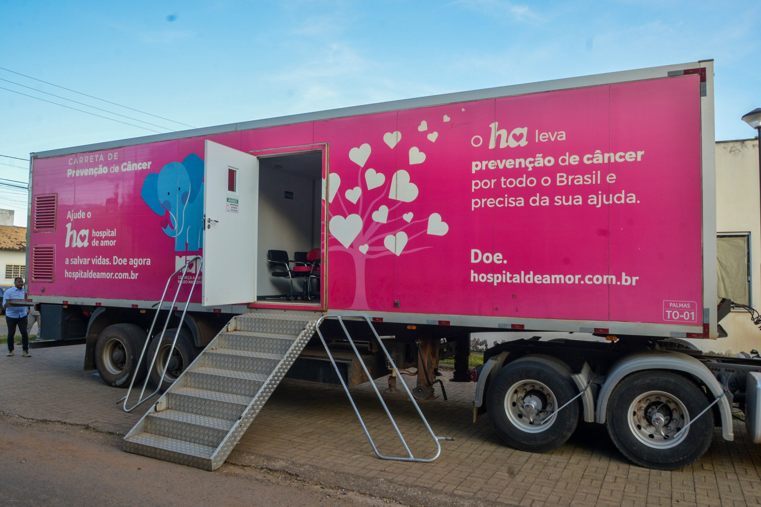 Carreta do Hospital de Amor realiza no Jardim Taquari mamografias e preventivo