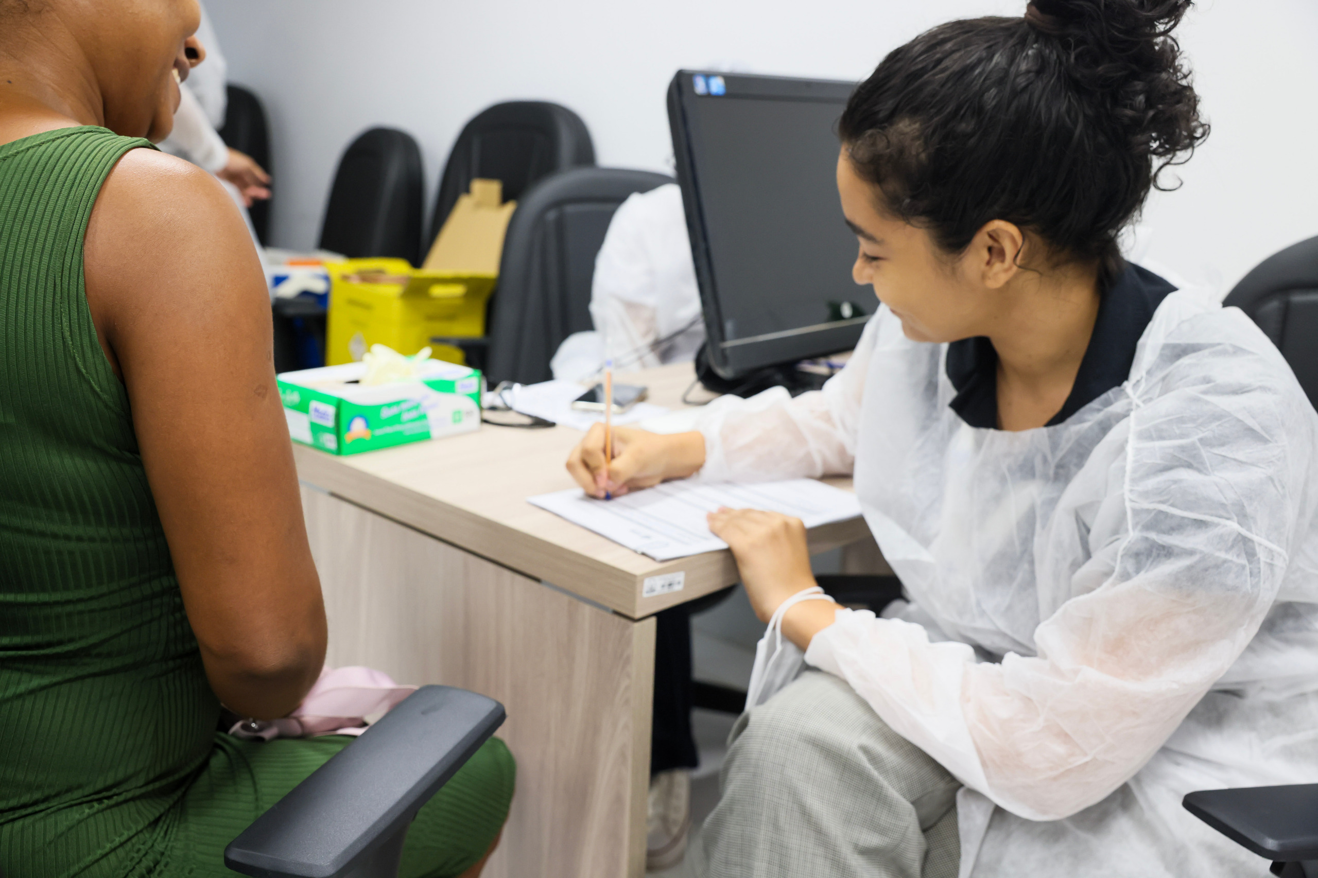 Estudantes de Enfermagem promovem ação de saúde na Casa da Mulher Brasileira