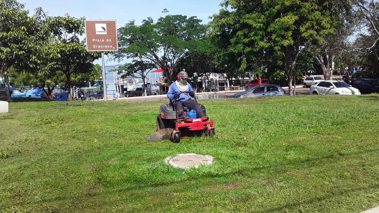 Confira os serviços de limpeza e manutenção realizados na Praia da Graciosa, em parques e jardins da Capital