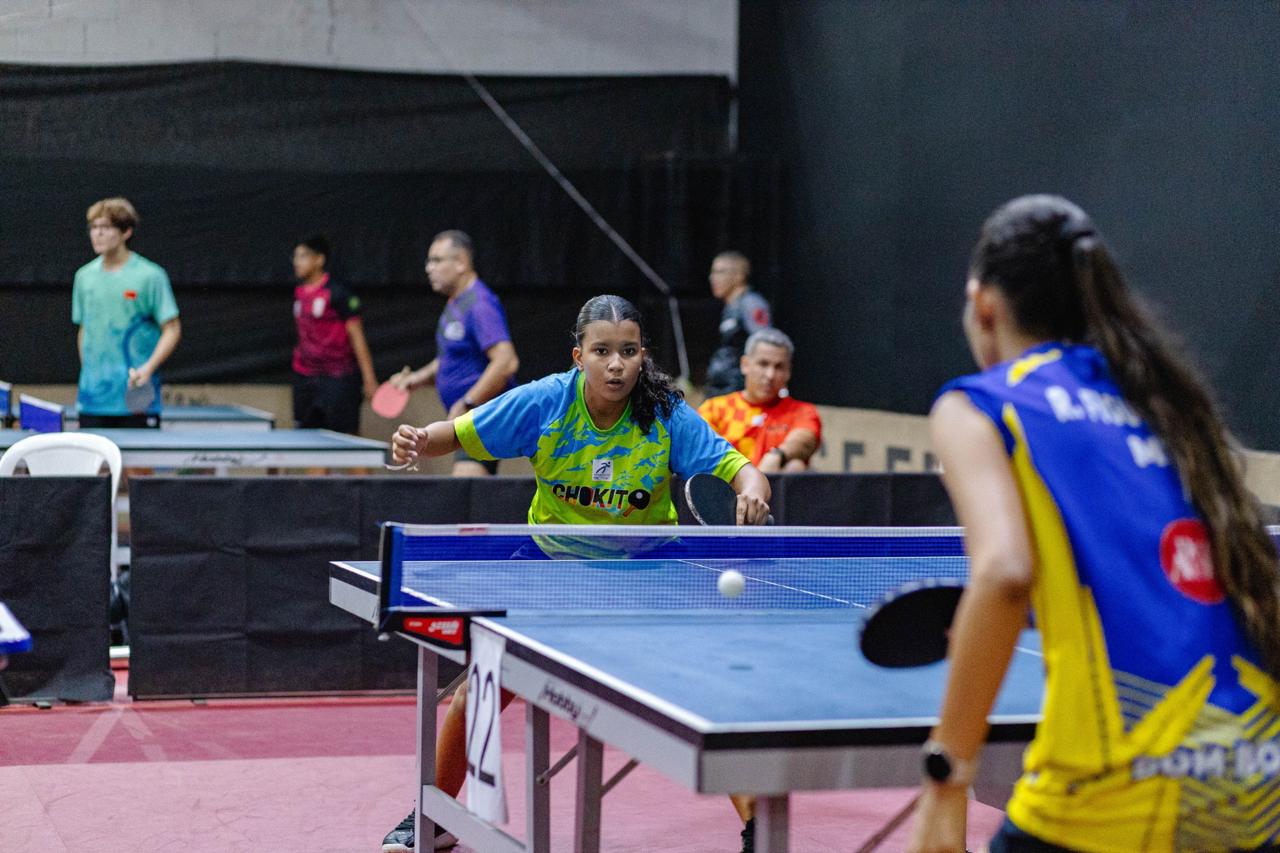 Com  apenas 14 anos, a tocantinense Stephany Lopes vem ganhando destaque no cenário nacional do tênis de mesa