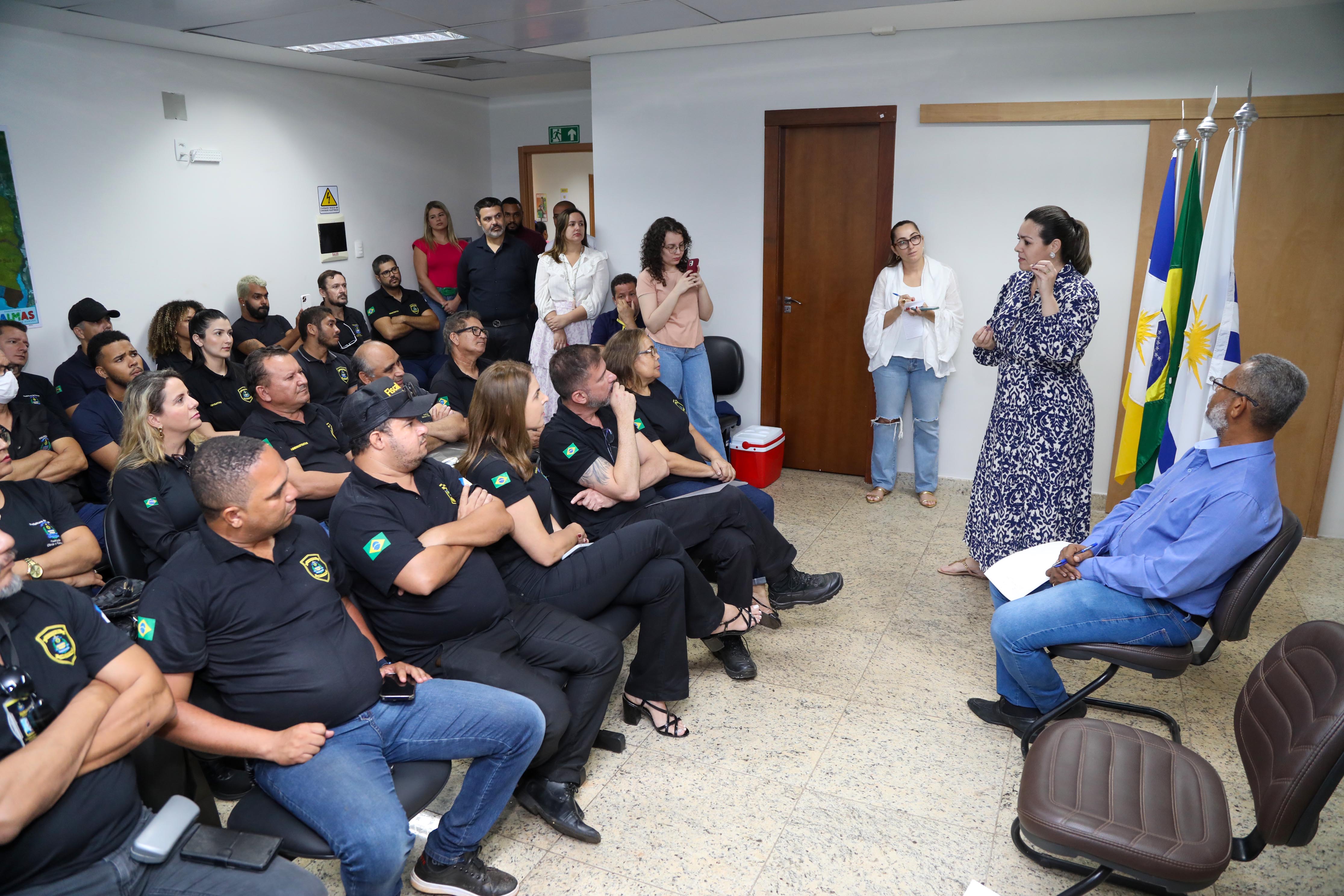 Fiscais de Obras e Posturas da Prefeitura de Palmas recebem novos uniformes para uso diário
