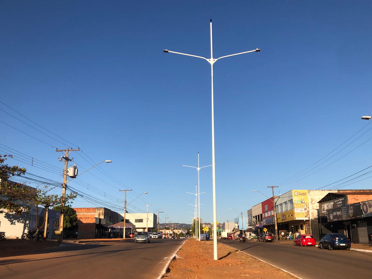 Prefeitura de Palmas conclui projeto de modernização da iluminação pública em avenida da região norte