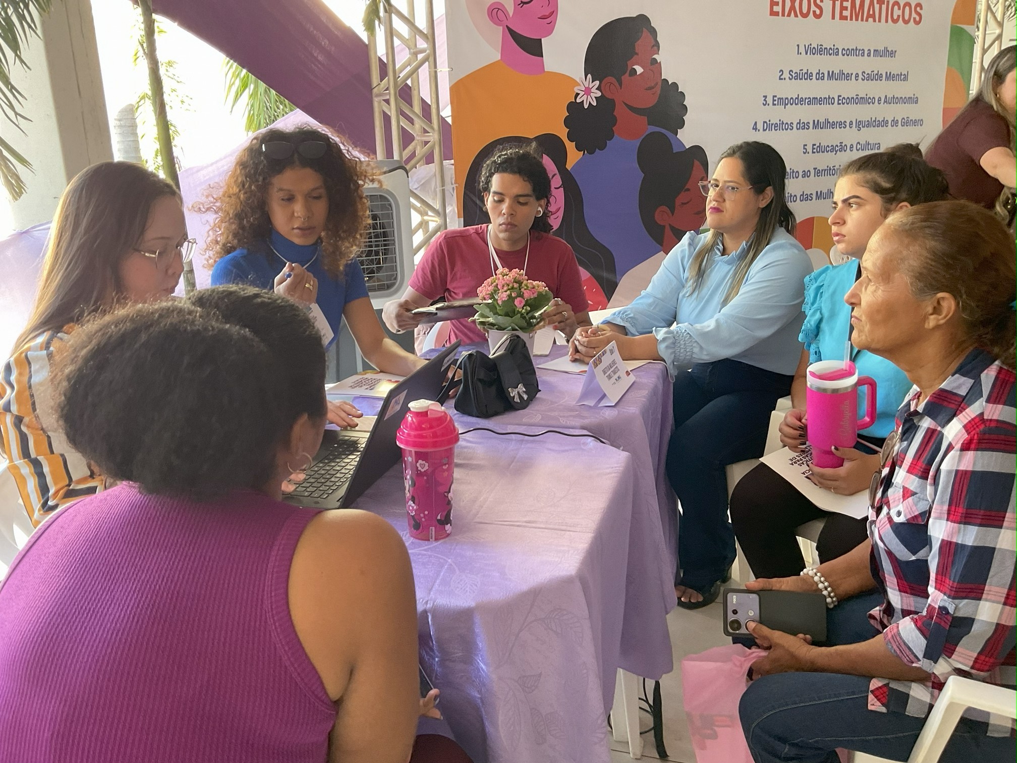 A formulação de popostas para políticas públicas voltadas à comunidade Trans em Palmas contou com a participação de duas travestis Wanda Citó e Ágata Arinaie. 
