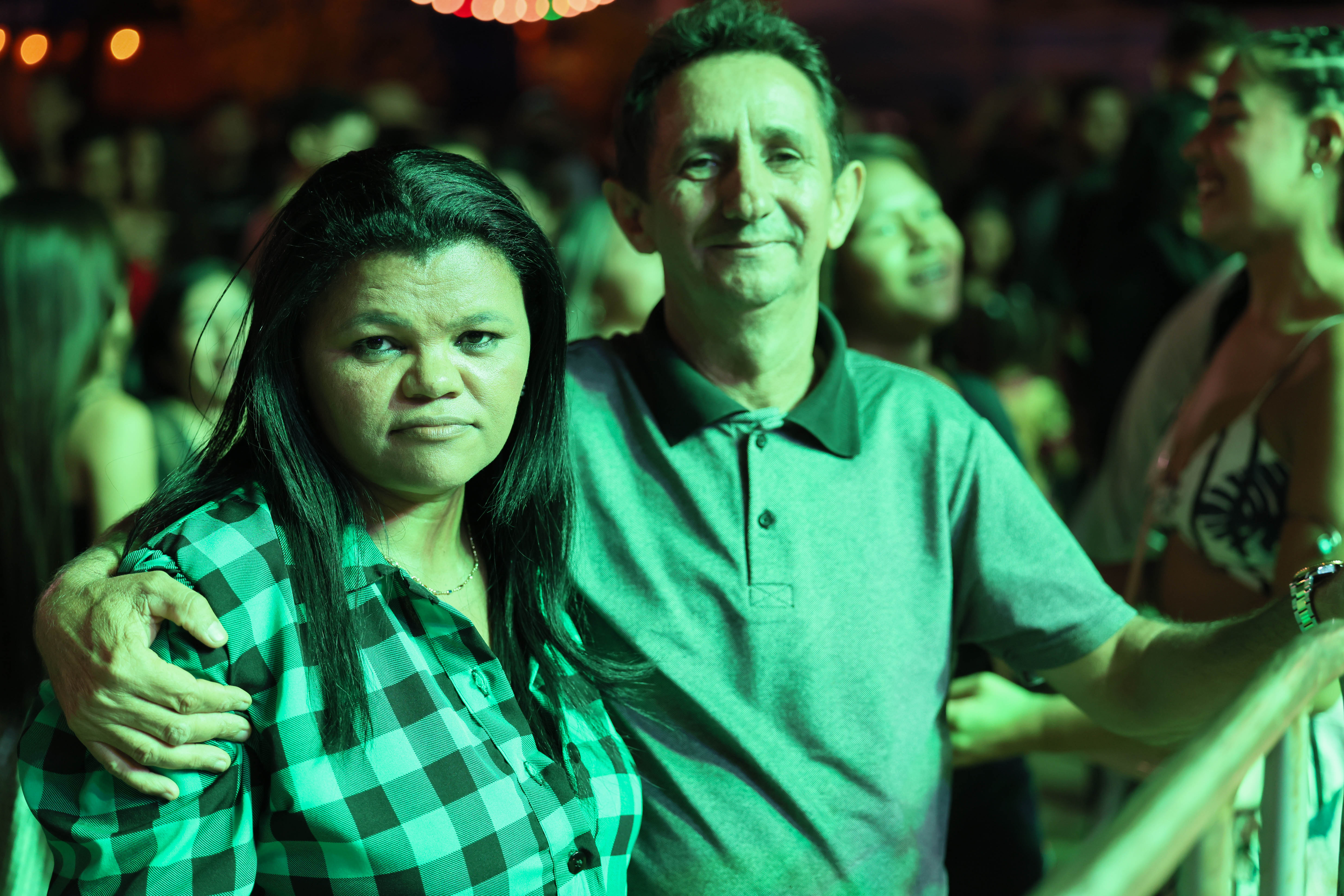 Maria e Manuel, os 'forrozeiros raiz', disseram que o som da banda Forró Boys é a trilha sonora da vida dos dois