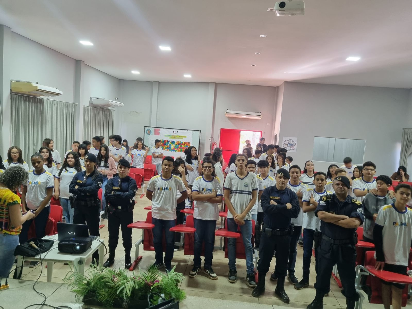 Guarda Metropolitana de Palmas promove palestra  sobre prevenção da violência contra a mulher para alunos da ETI Vinícius de Moraes