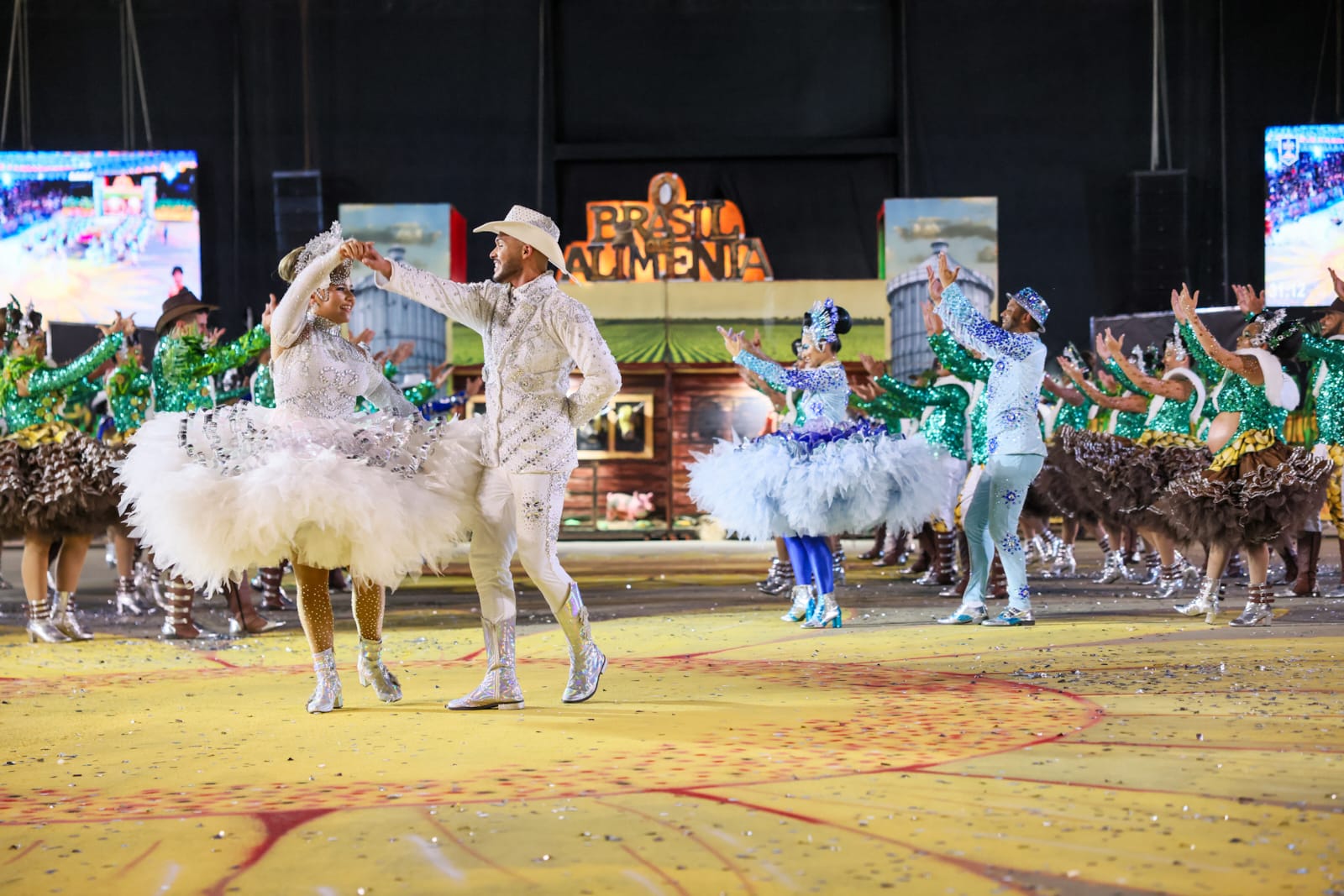 Noivos da Junina Pizada da Butina na quarta noite do Arraiá da Capital