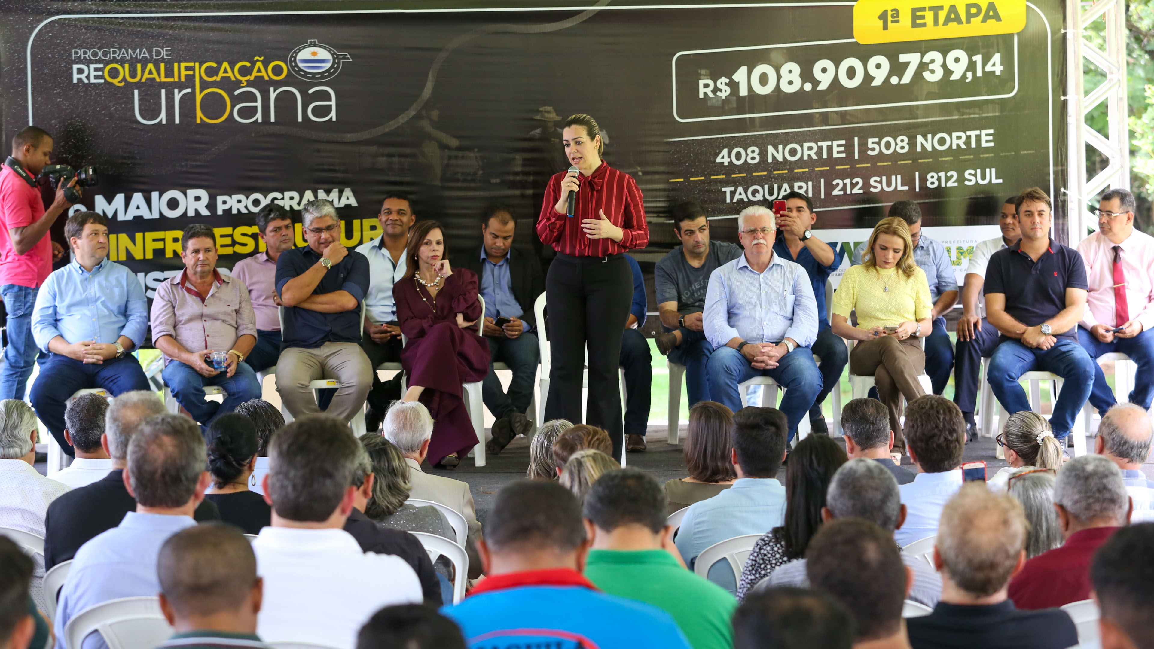 Assinatura de contratos para obras de infraestrutura torna sonho de palmenses realidade