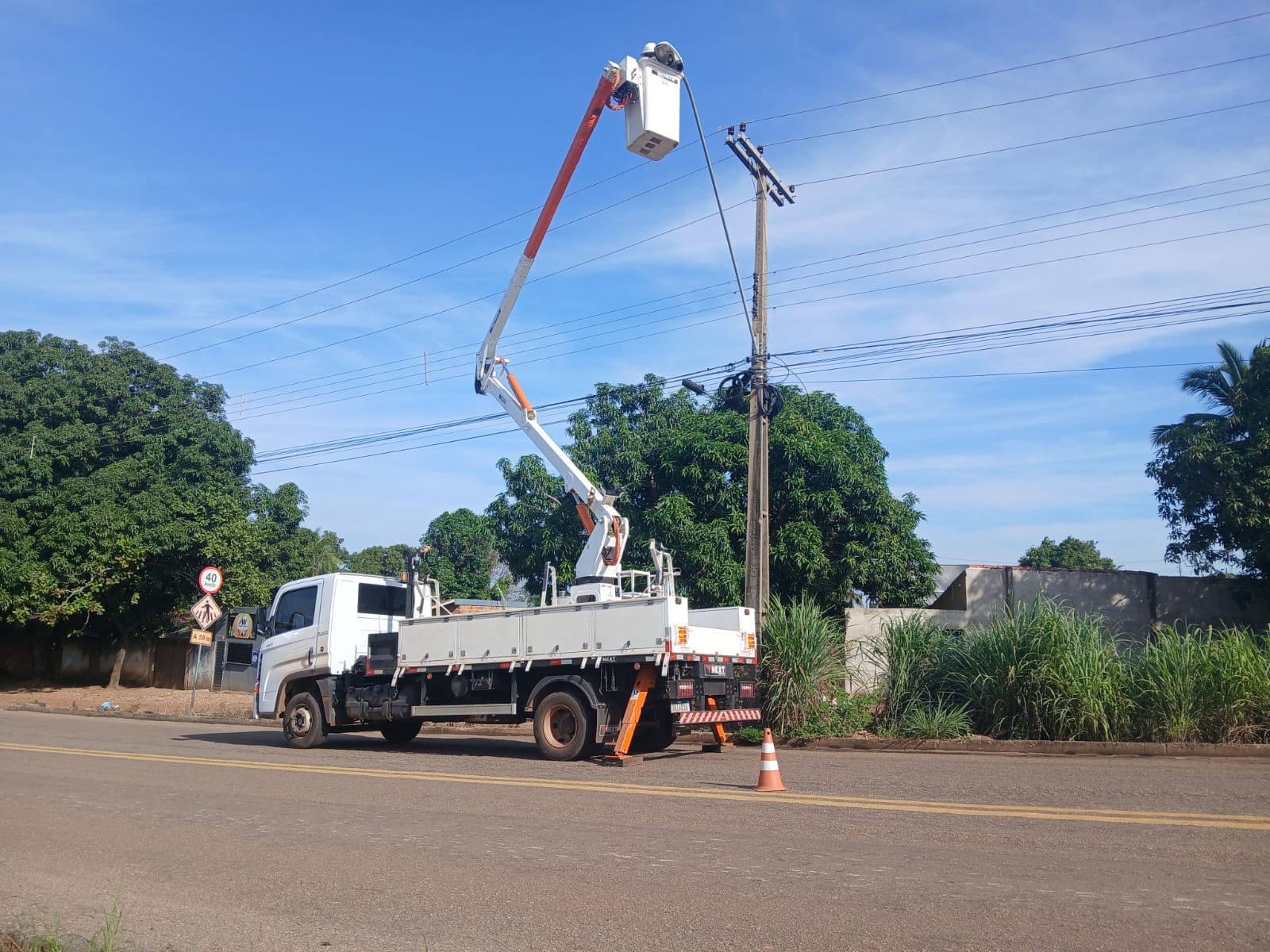 Atendimentos são realizados de forma contínua para assegurar a qualidade da iluminação pública na Capital