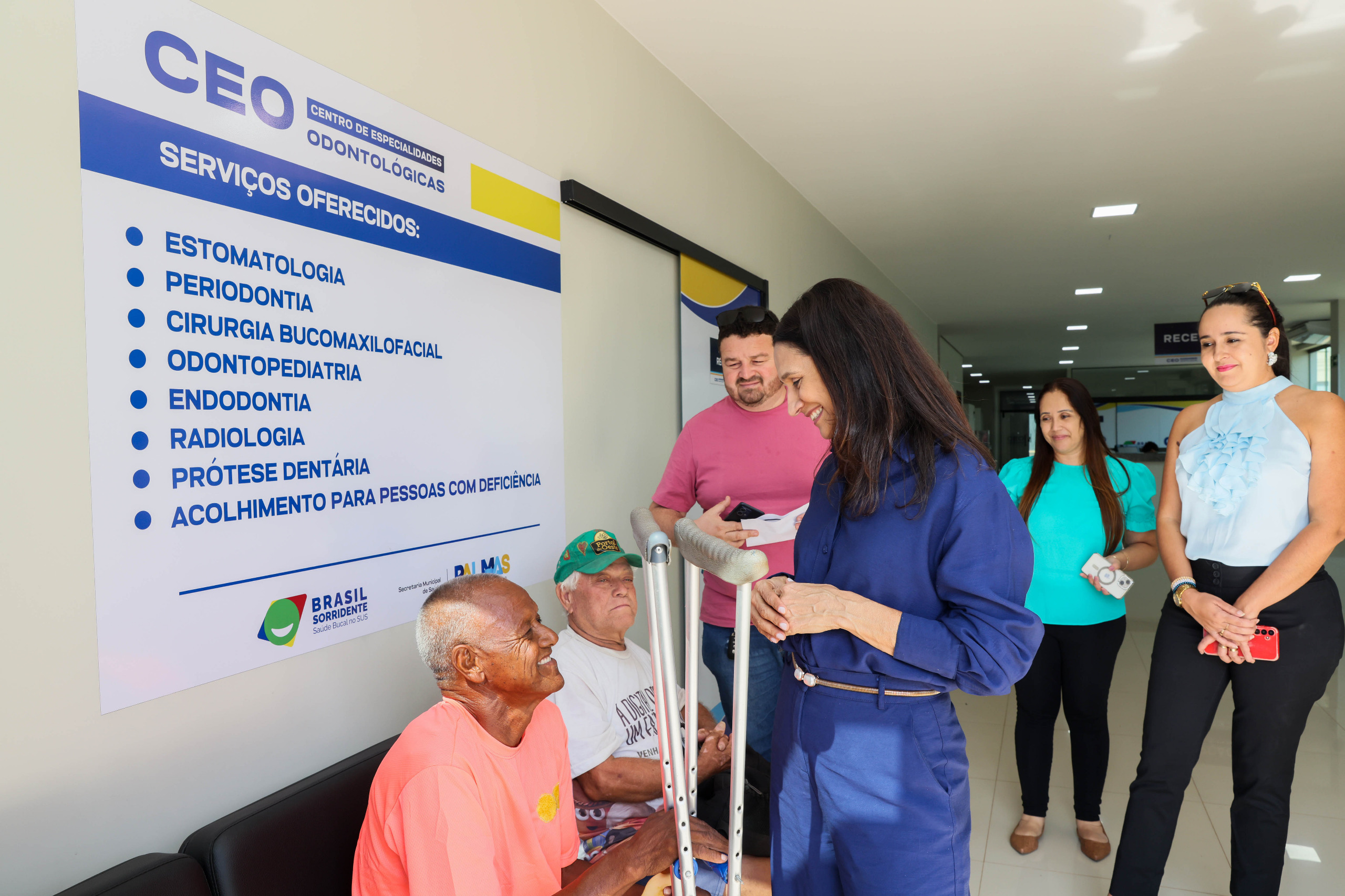 Secretária Polyanna Siqueira Campos acompanhou parte do grupo durante o atendimento no CEO