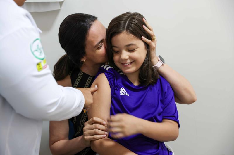 Crianças e adolescentes aproveitam sabadão para tomar vacina da dengue