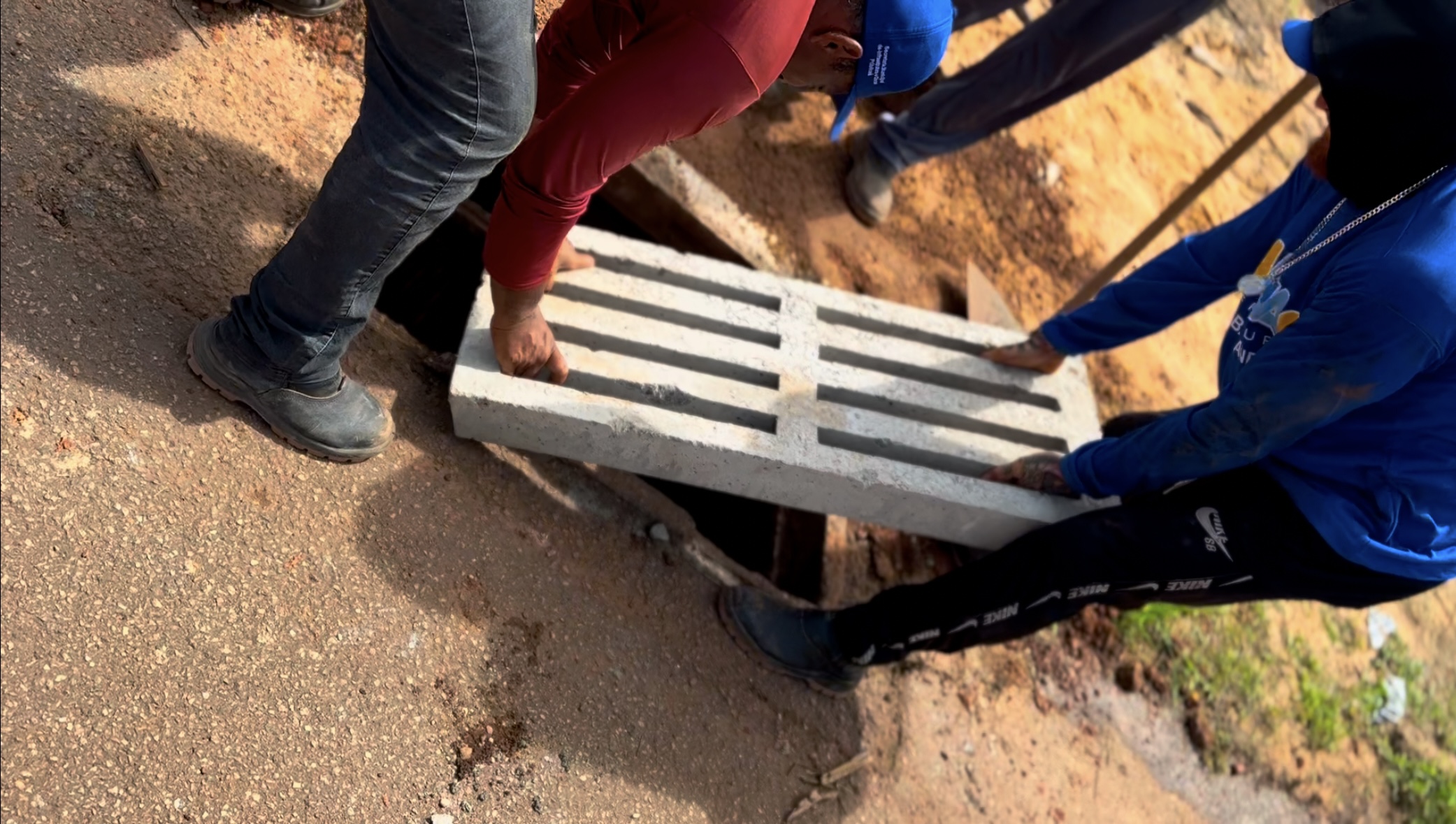 Manutenção de grelhas de bocas de lobo faz parte das ações da Operação Palmas Bem Cuidada