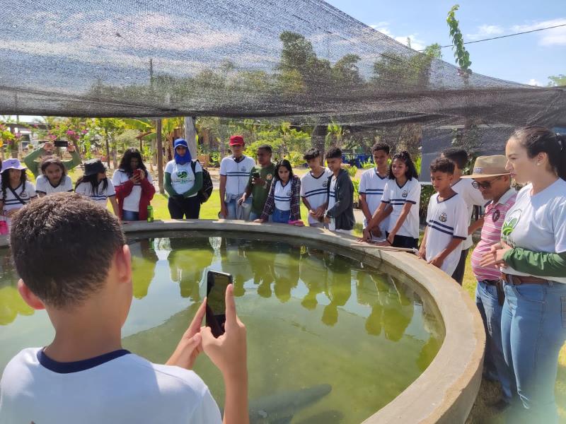 Fazendinha do Calor Humano na Agrotins recebe alunos e produtores