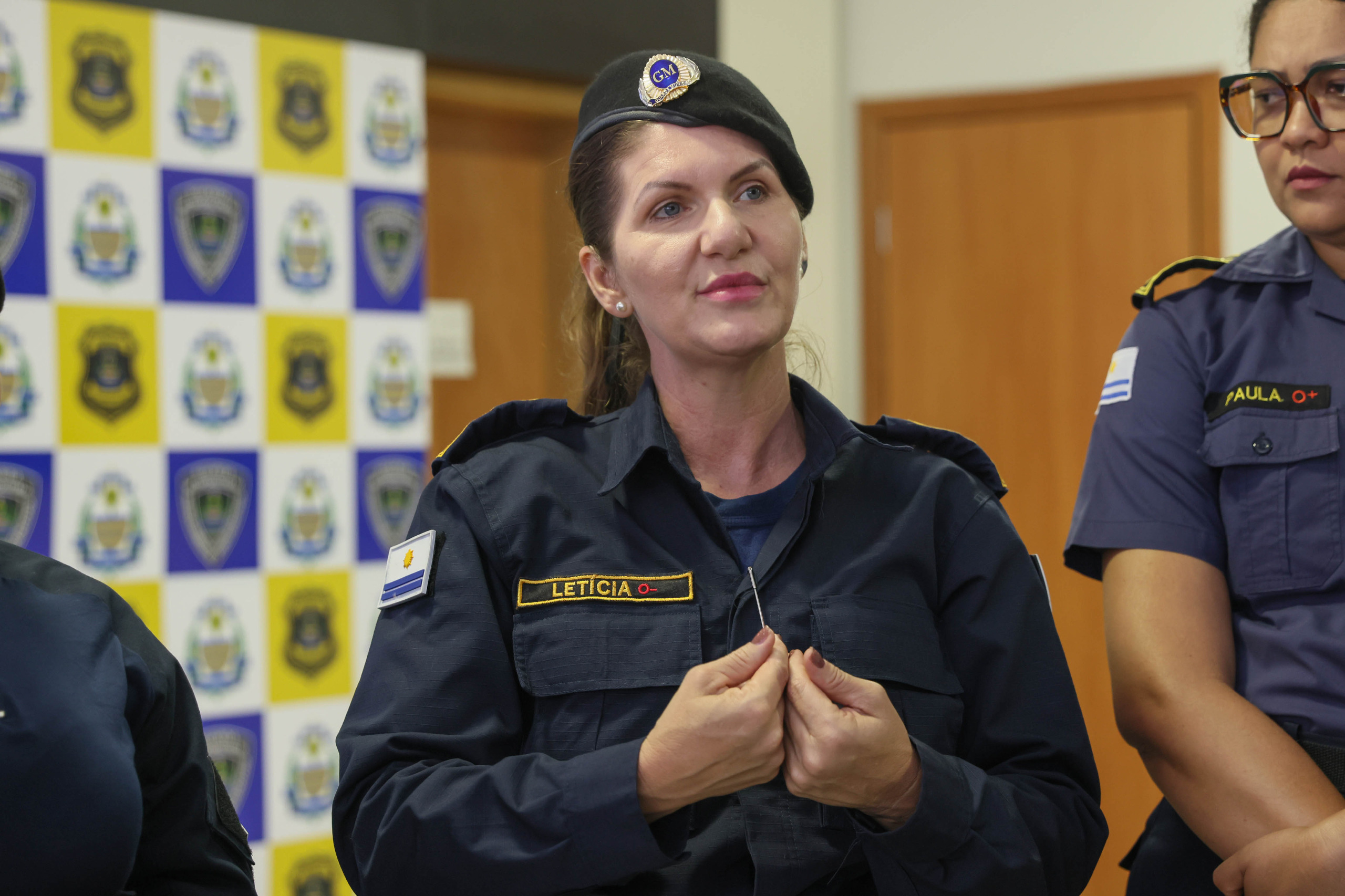 Coordenadora da Patrulha Mulher Segura Inspetora Letícia Walker explica os beneficios da nova ferramenta - Foto; Lia Mara