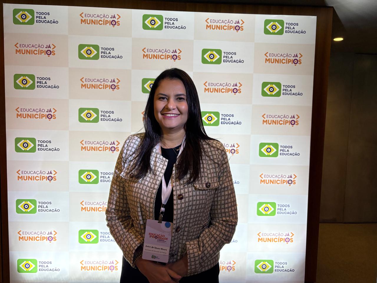 O prefeito Eduardo Siqueira Campos foi representado pela secretária municipal da Educação, Anice Souza Moura - Divulgação