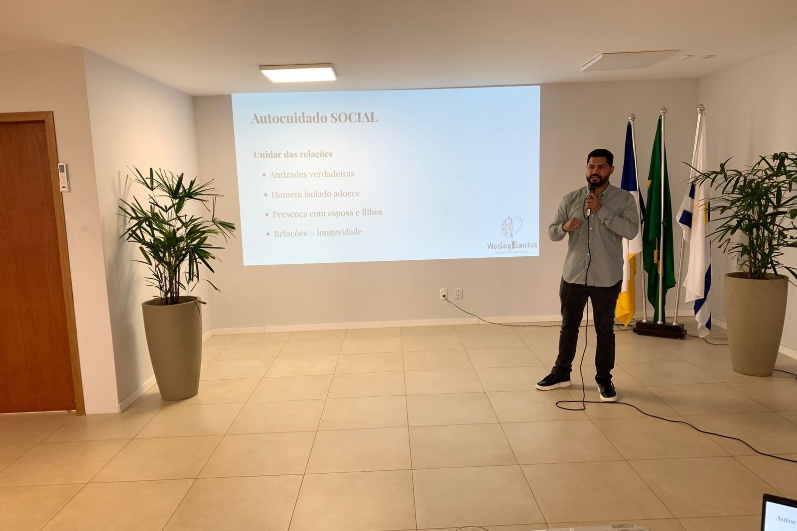 Psicólogo Wesley Santos explicou como os estereótipos impactam negativamente a saúde mental e física dos homens