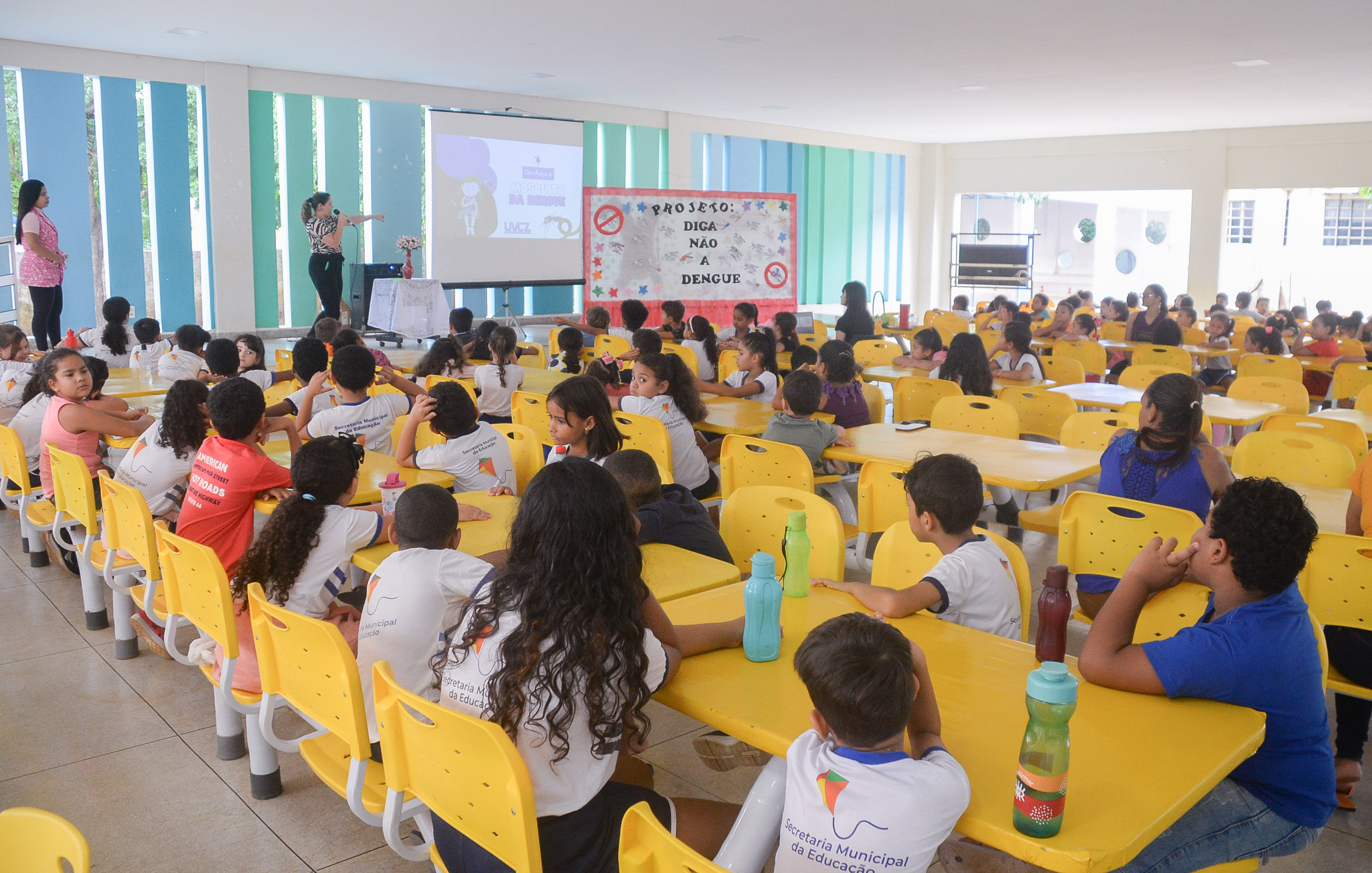 Escola Municipal Carlos Drummond recebe palestra com cuidados relacionados as arboviroses