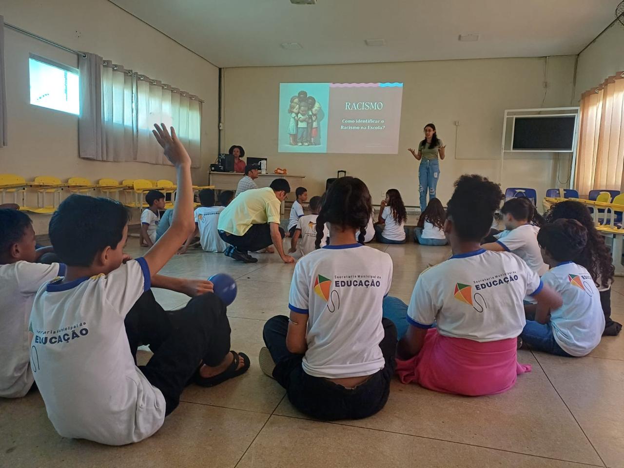 Palestra na Escola Jorge Amado destaca importância do respeito e da empatia no combate ao bullying