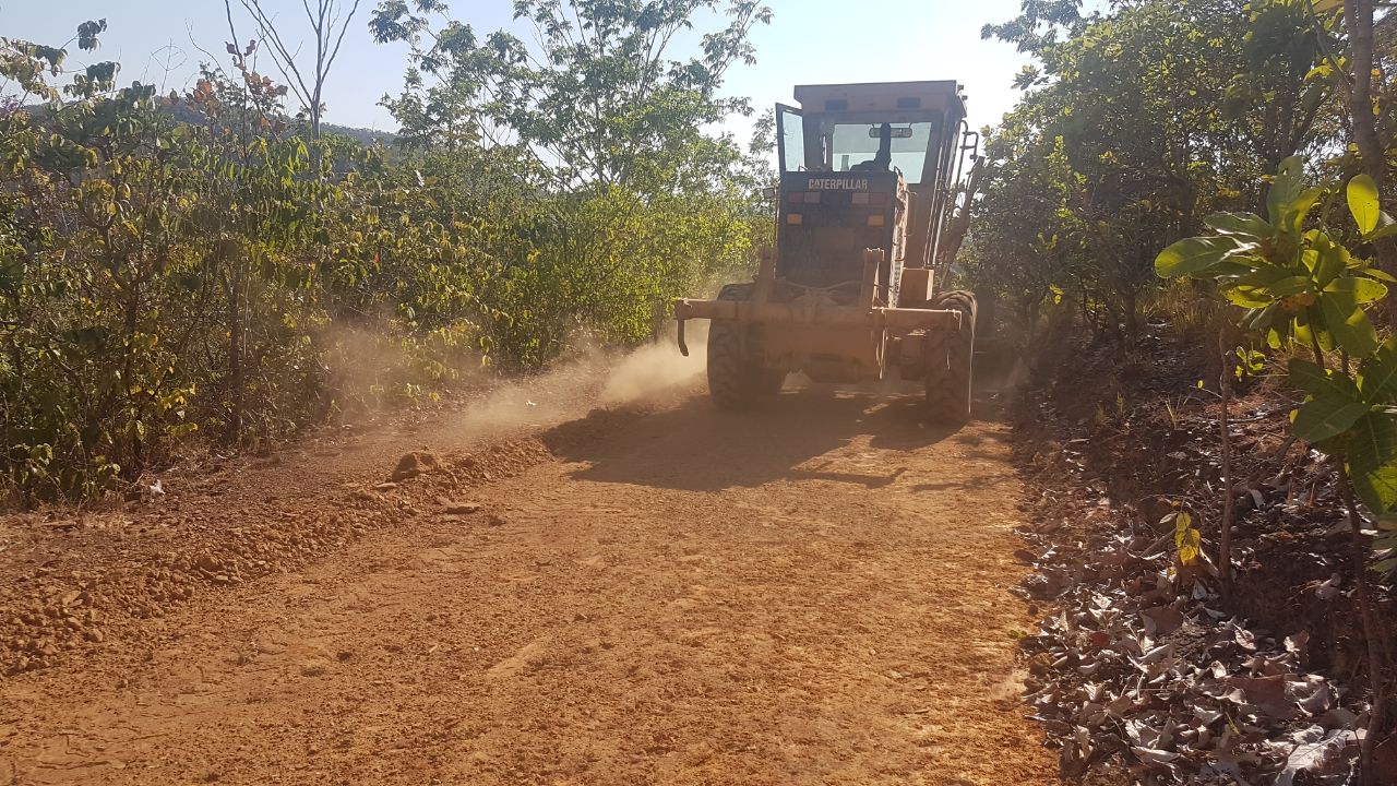 Prefeitura segue com obras de recuperação de estradas vicinais