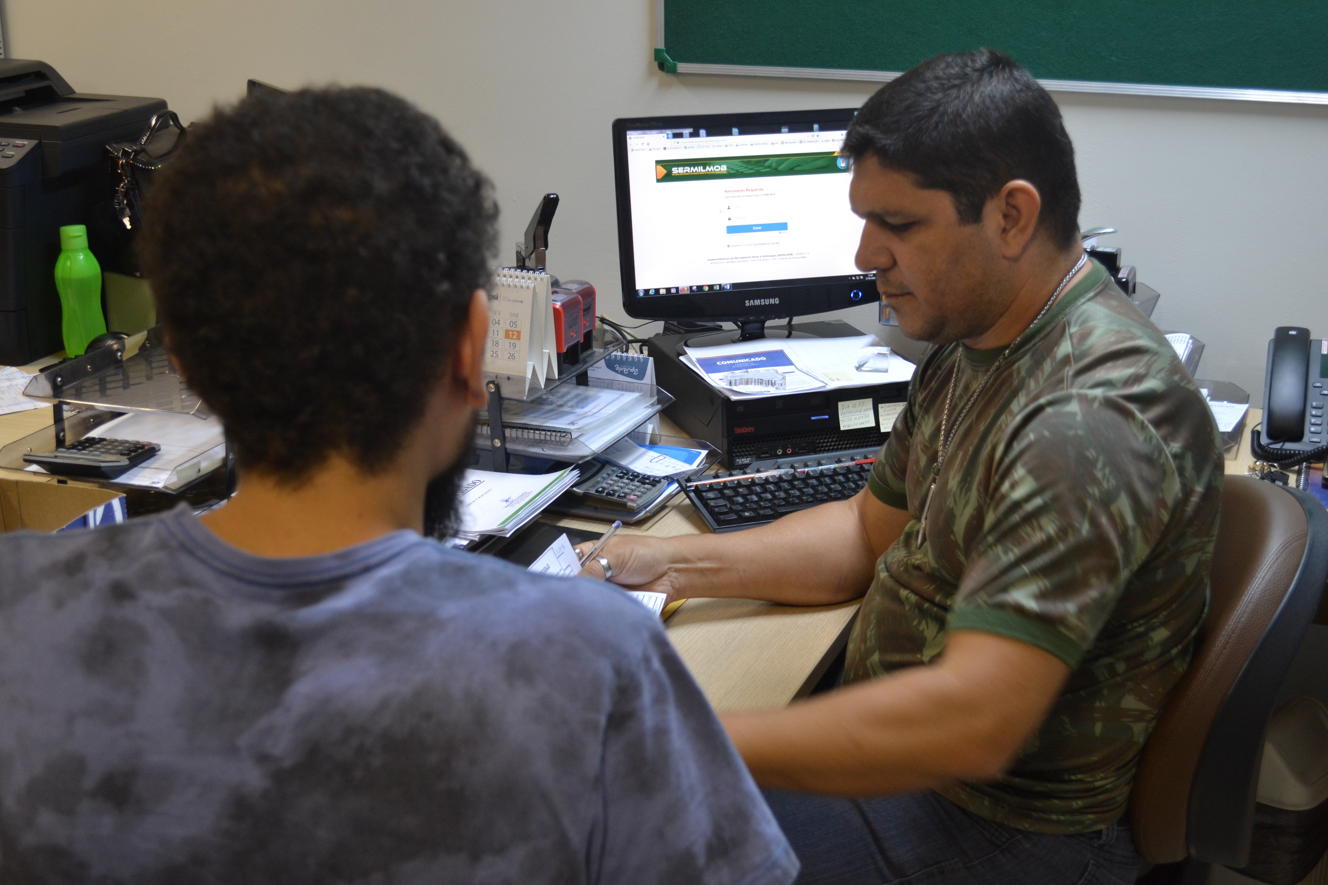 Decreto presidencial prorroga o alistamento militar para 30 de setembro