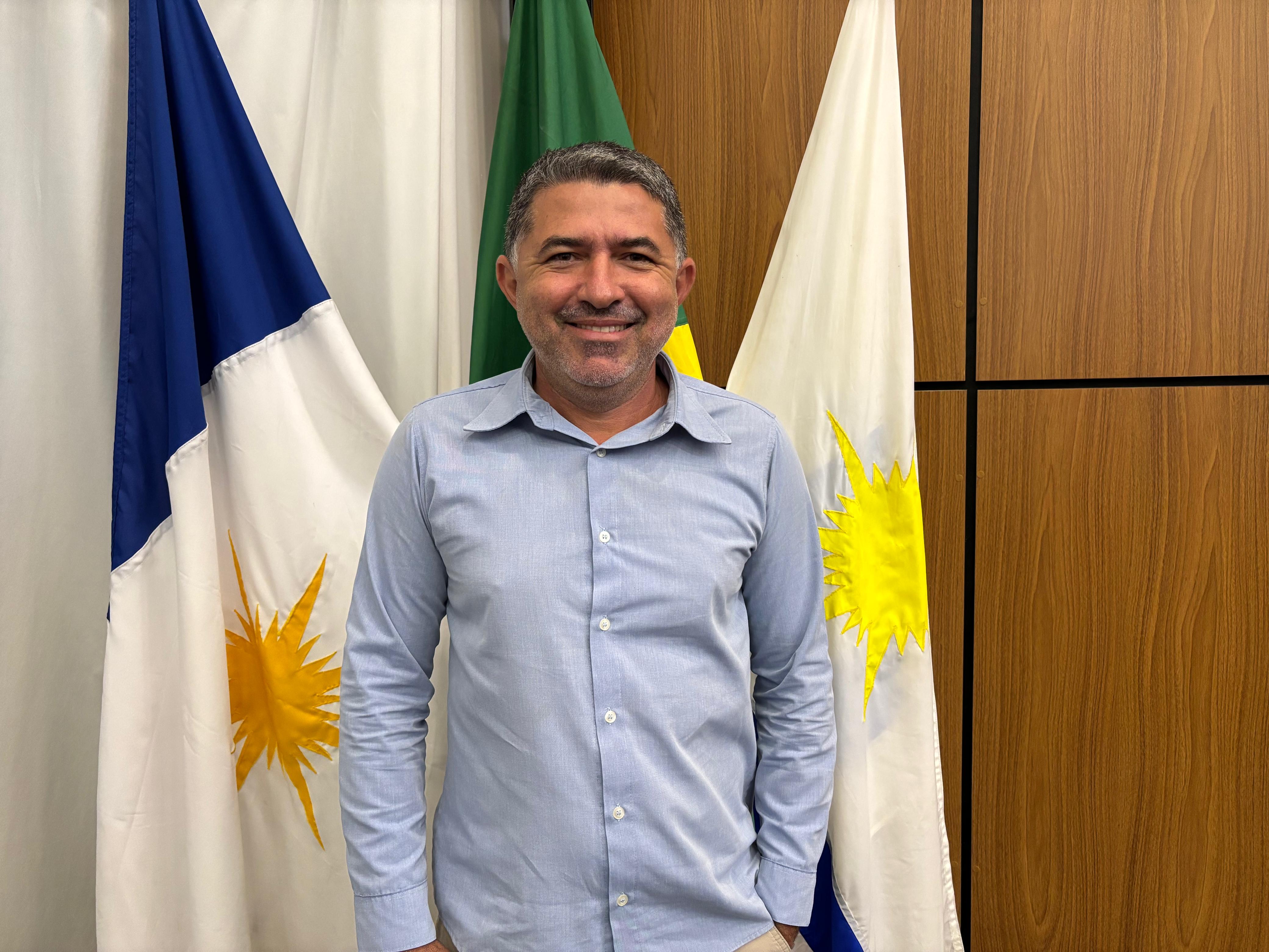 Gean Carlos de Azevedo é economista com especializações em Gestão Financeira e de Marketing