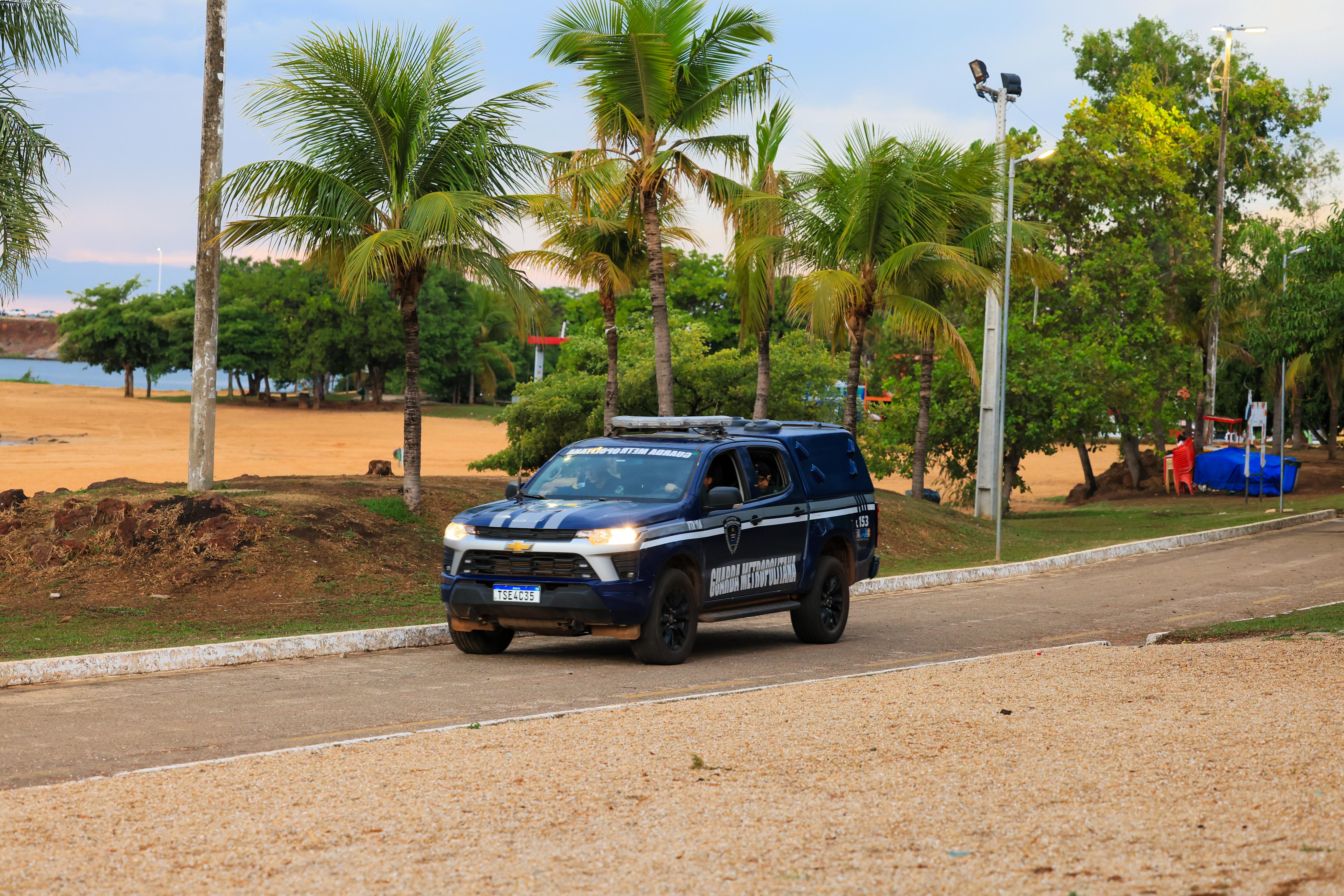 Viatura da GMP durante ronda na Praia da Graciosa