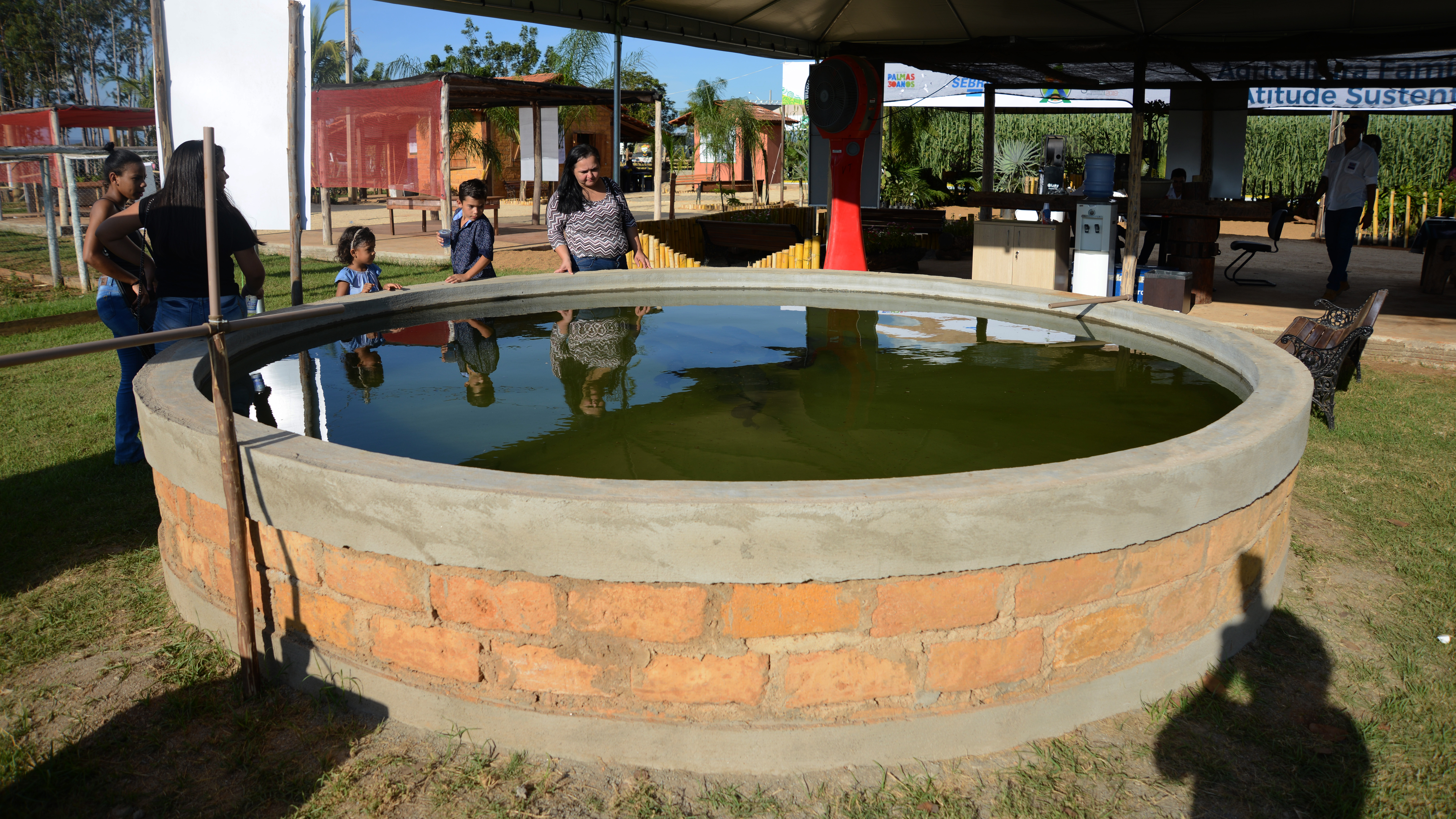 Seder apresenta novo modelo de tanque suspenso de adobe para produção de peixes na Agrotins