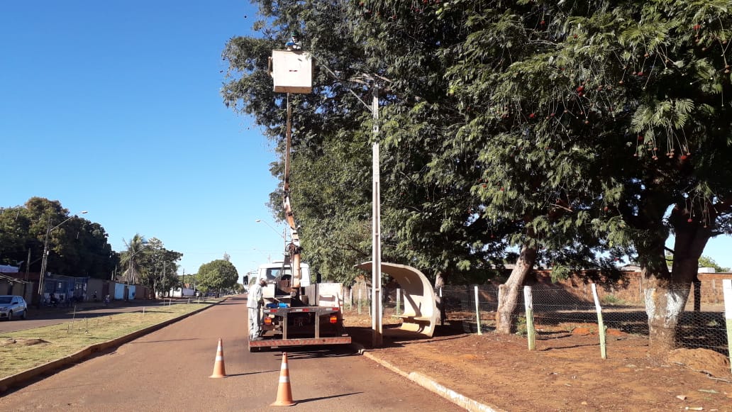 Jardim Aureny IV começa a receber luminárias de LED