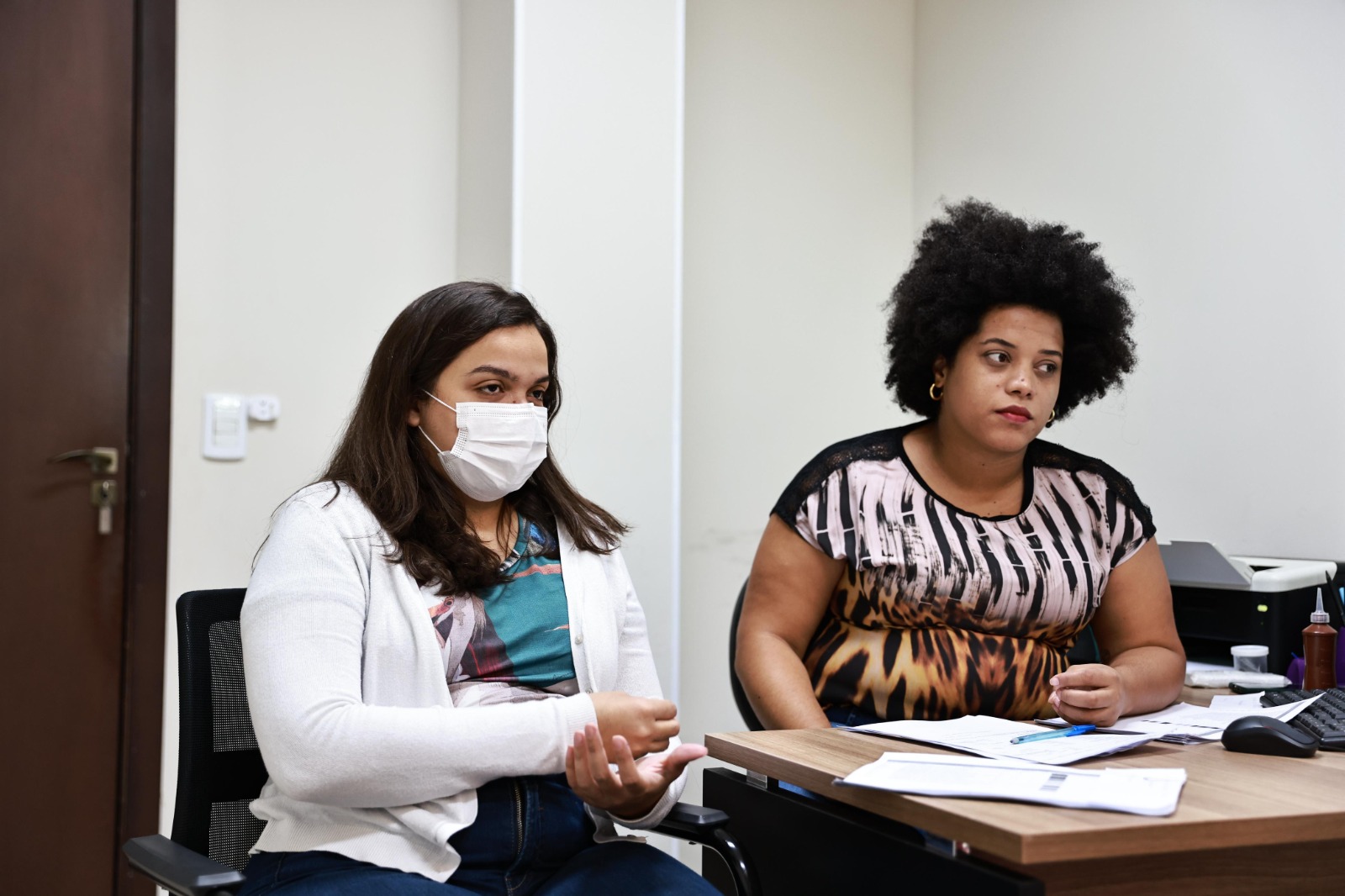 Profissionais da Saúde durante atendimento no Centro de Atenção Especializada à Saúde Dr. Ewaldo Borges Rezende