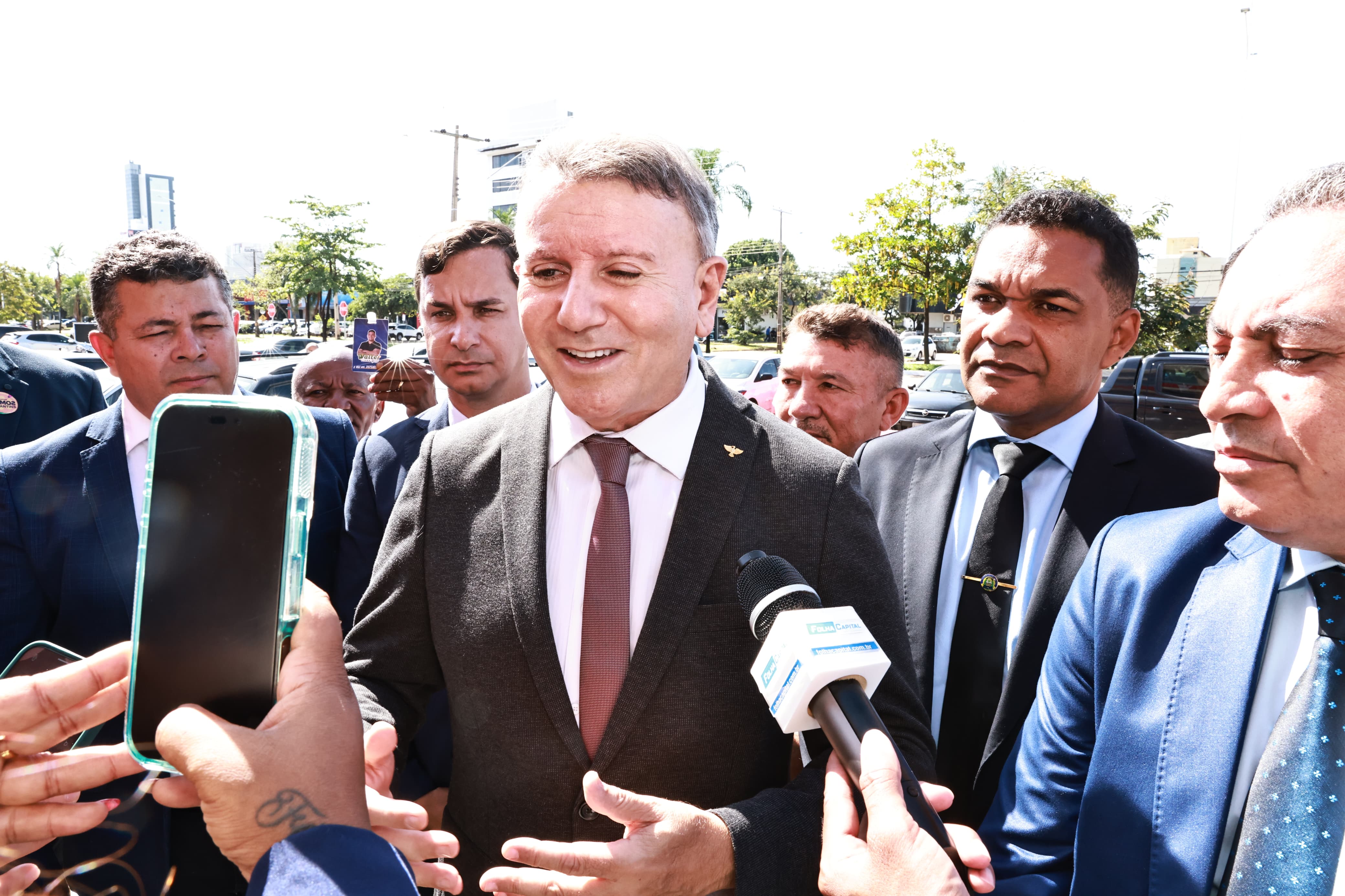 “Cuidar das pessoas: este é o objetivo que guiará o dia a dia de todas as áreas, especialmente as mais sensíveis, como saúde, educação e ação social”, disse Eduardo.