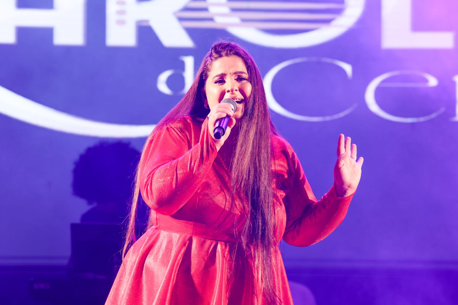 Karollina do Cerrado foi a terceira atração da quarta noite de Arraiá