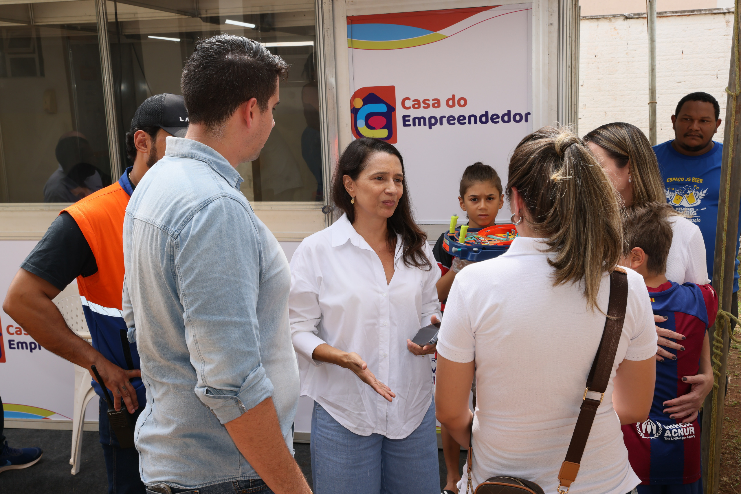 Secretária de Ação Social e  primeira-dama, Polyanna Siqueira Campos alinhou entregas junto à equipe do Cras - Foto: Lia Mara