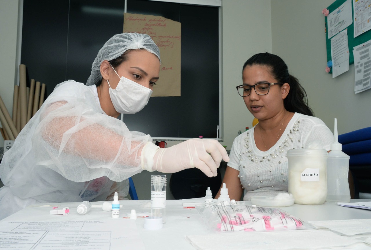 Outubro Rosa: com foco na prevenção, servidoras da UPA Norte recebem atendimentos especializados