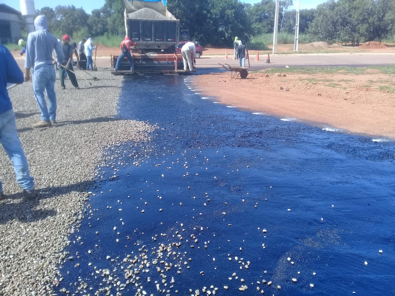 Trabalhos de obras, manutenção e limpeza pública seguem durante a semana