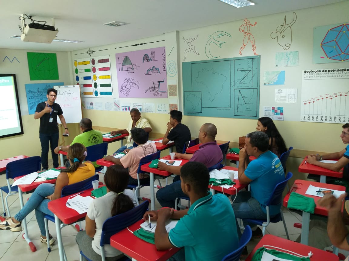 Comerciantes da Praia do Caju recebem treinamento em Brigada de Incêndio e Primeiros Socorros