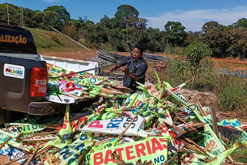 Fiscalização urbana retira mais 400 propagandas irregulares na Capital