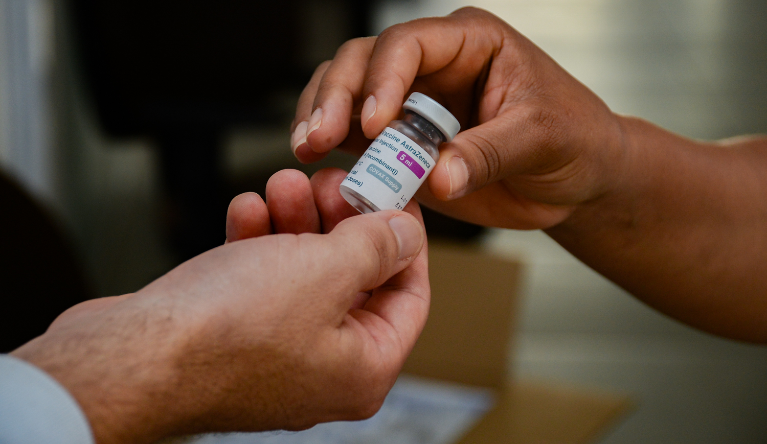 População vacinada com a primeira dose da AstraZeneca até 29 de março já pode tomar a segunda
